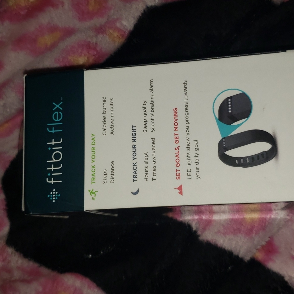 (SOLD)FitBit Flex - Picture 6 of 7